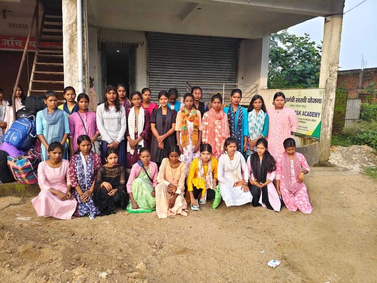 Giridih News: 25 प्रशिक्षुओं को मिला रोजगार