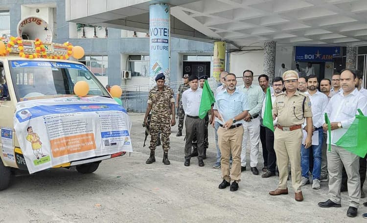 Giridih News: प्रधानमंत्री फसल बीमा योजना के प्रचार-प्रसार को ले जागरूकता रथ रवाना