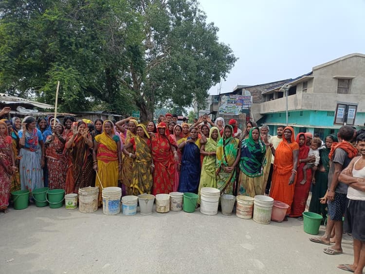 Samastipur : चकसिकंदर में आंदोलन पर उतरे लोग तो खुली प्रशासन की नींद