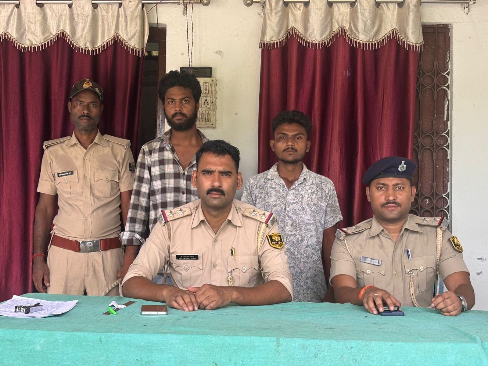 ऑटो सहित बाइक सवार दो शराब तस्कर गिरफ्तार