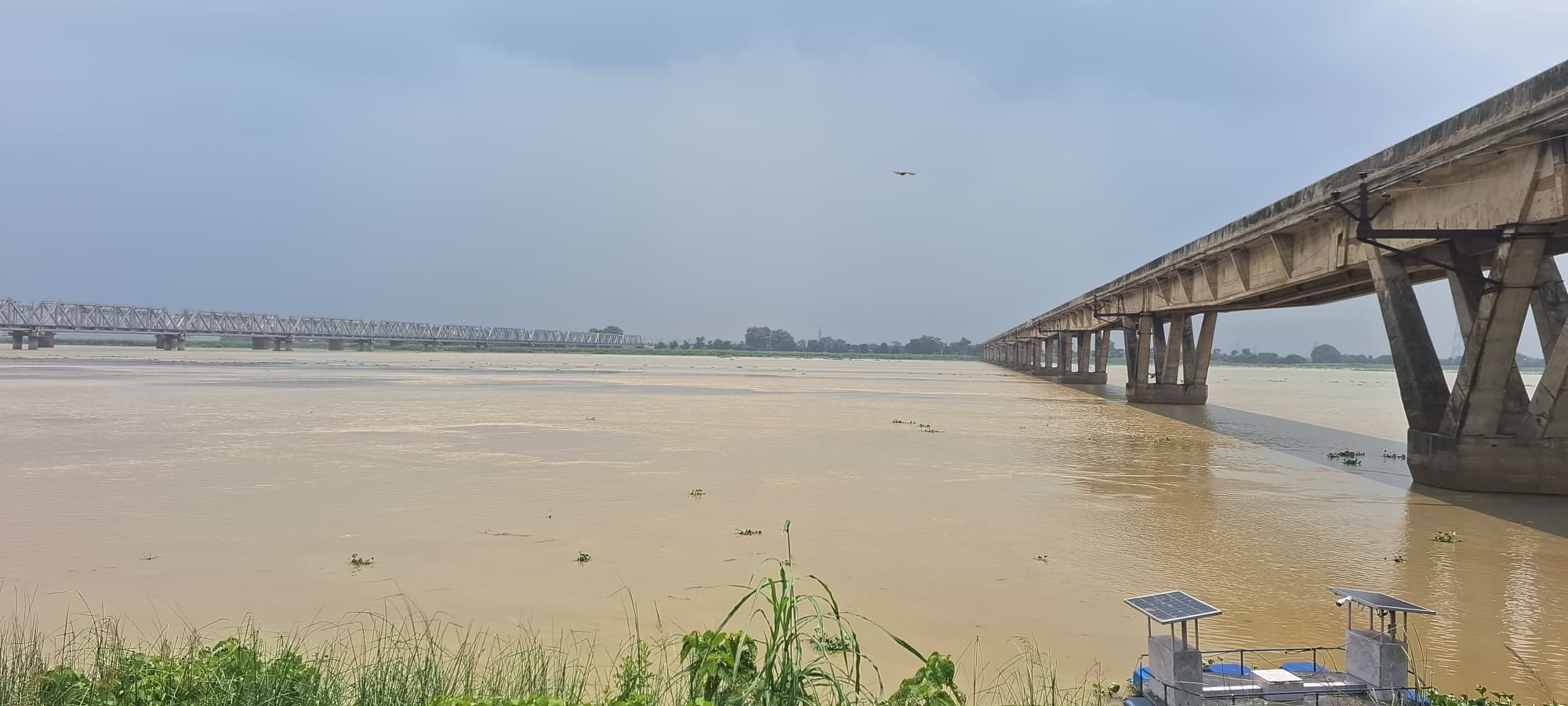 नदियों में ऊफान से बढ़ रहा बाढ़ का पानी, लोग परेशान