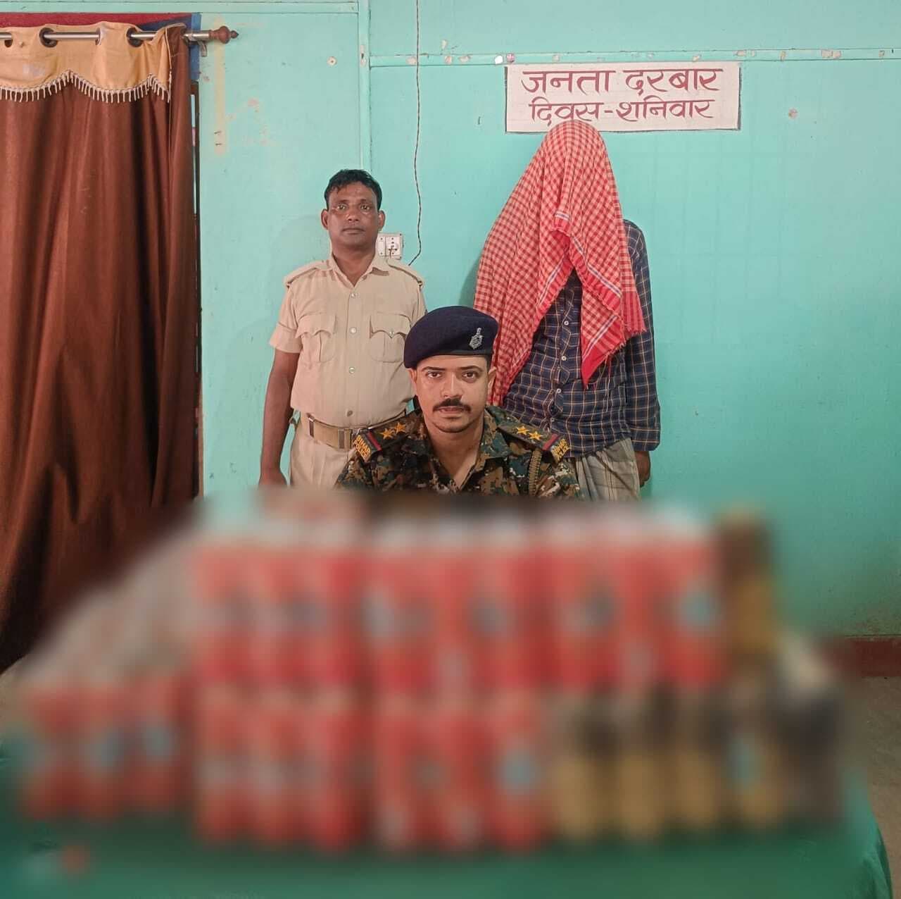 कार से 63 लीटर शराब बरामद, तस्कर गिरफ्तार, कार जब्त