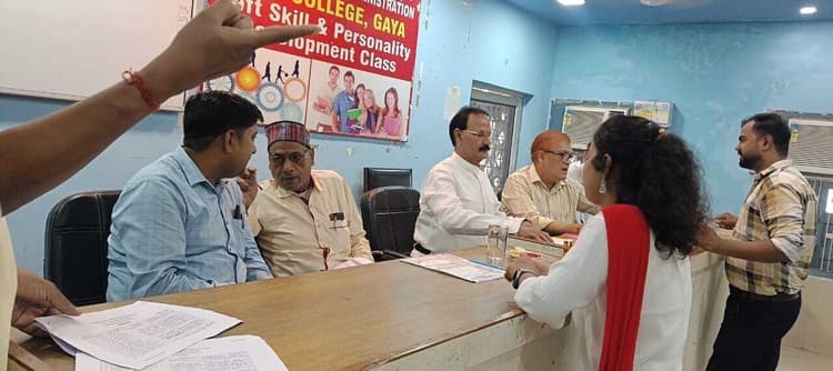 विद्यार्थी समाज व उद्योग जगत में विशिष्ट पहचान बनायेंगे - प्राचार्य