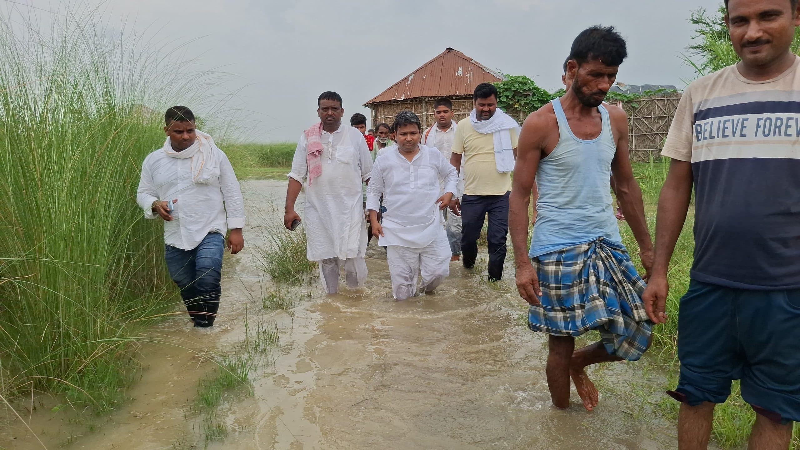 बाढ़ पीड़ितों को हर संभव सहायता दिलाने का दिया आश्वासन