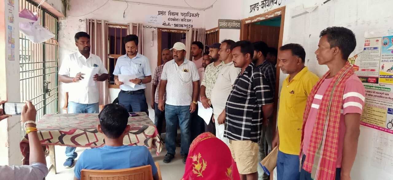 नवनिर्वाचित सरपंच व वार्ड सदस्य को बीडीओ ने दिलायी शपथ