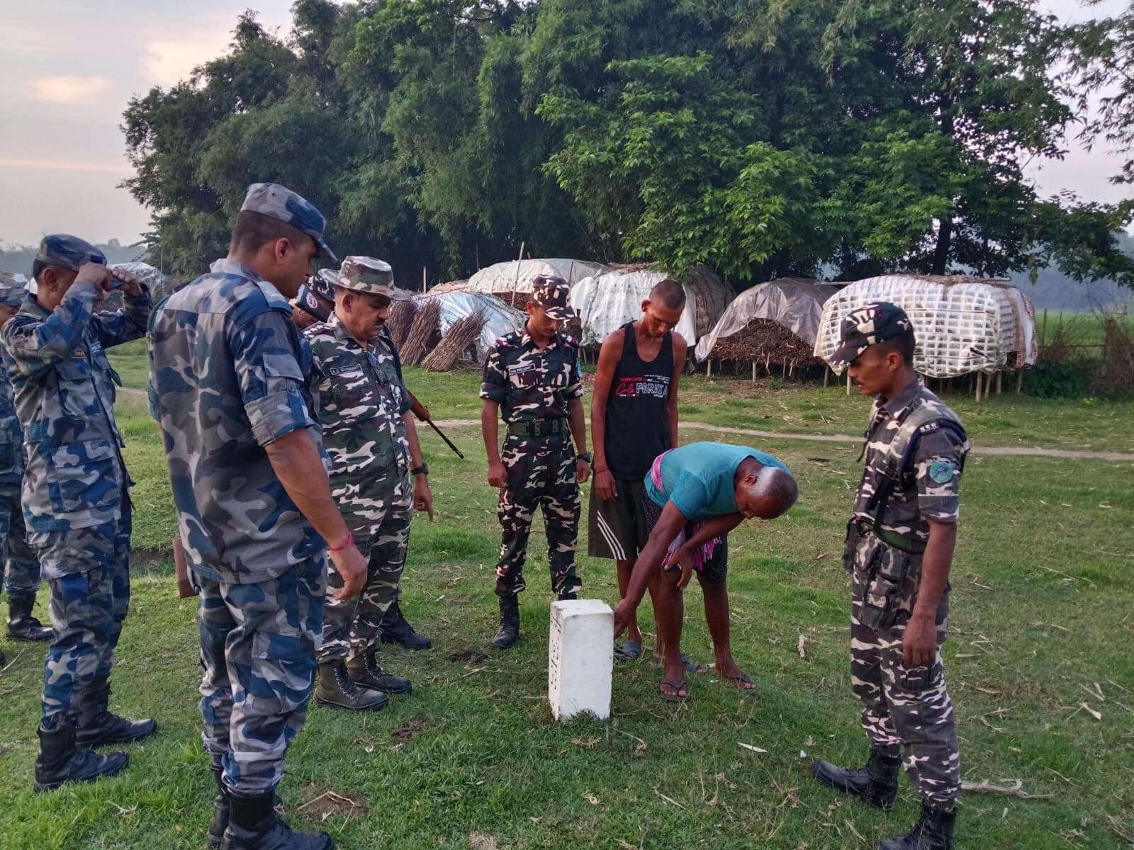 सीमा स्तंभों को नुकसान नहीं पहुंचायें: अधिकारी
