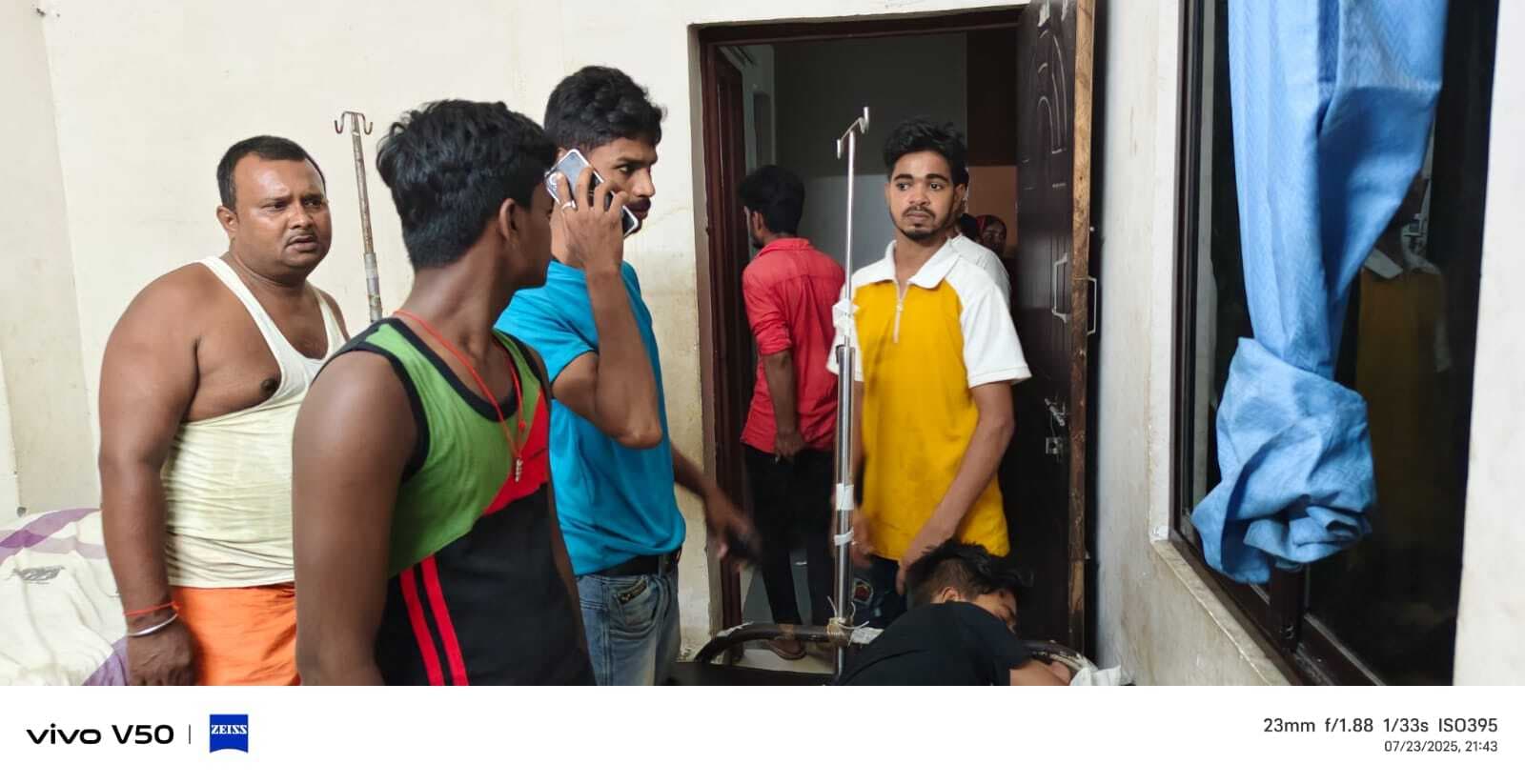 सड़क दुर्घटना में बाइक सवार तीन युवक घायल