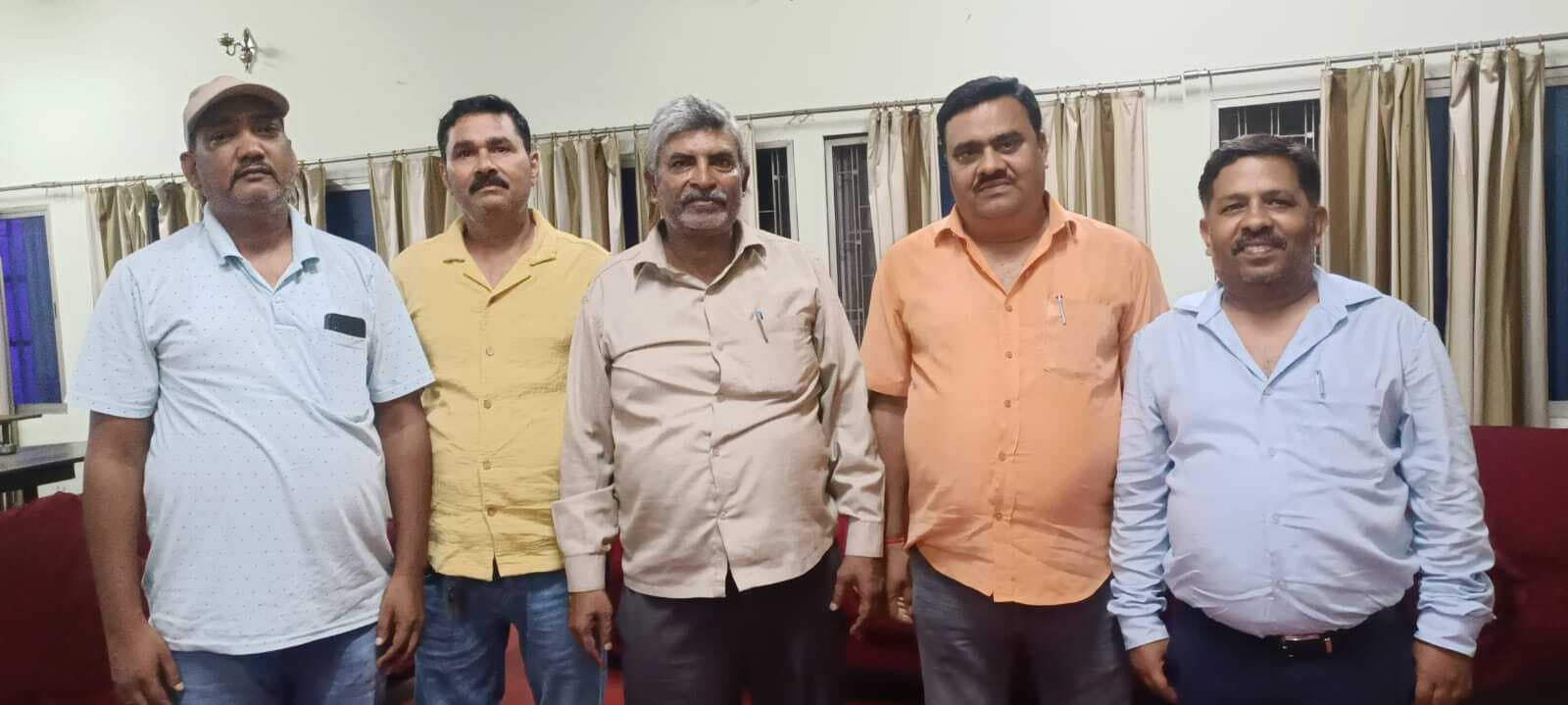 चार दिन फिजिकल एटेंडेंट समाप्त करने को लेकर चरणबद्ध आंदोलन का निर्णय