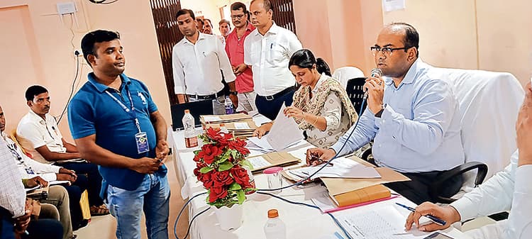 Siwan News : डीएम ने एसआइआर कार्य का किया निरीक्षण, दिये निर्देश