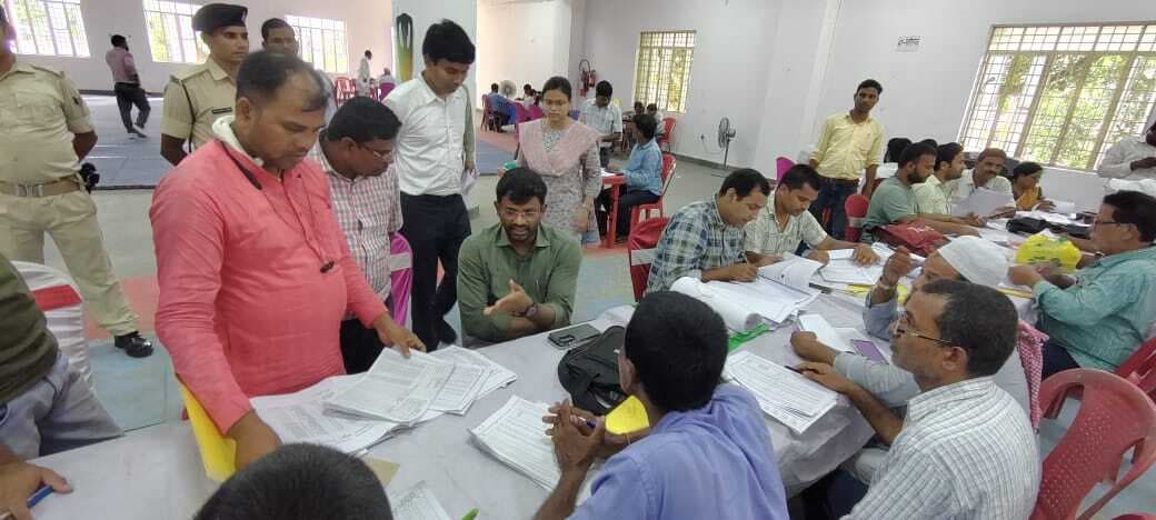 मतदाता सूची पुनरीक्षण का डीएम ने किया निरीक्षण