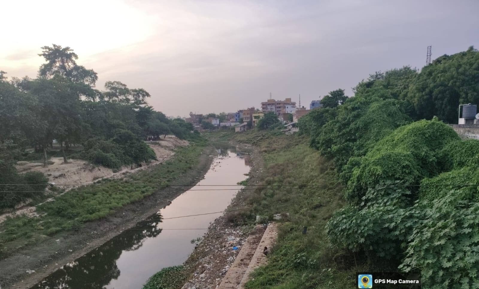 Darbhanga News: उमसभरी गर्मी से जनजीवन हलकान, पंखा के नीचे भी उबलता रहा पसीना