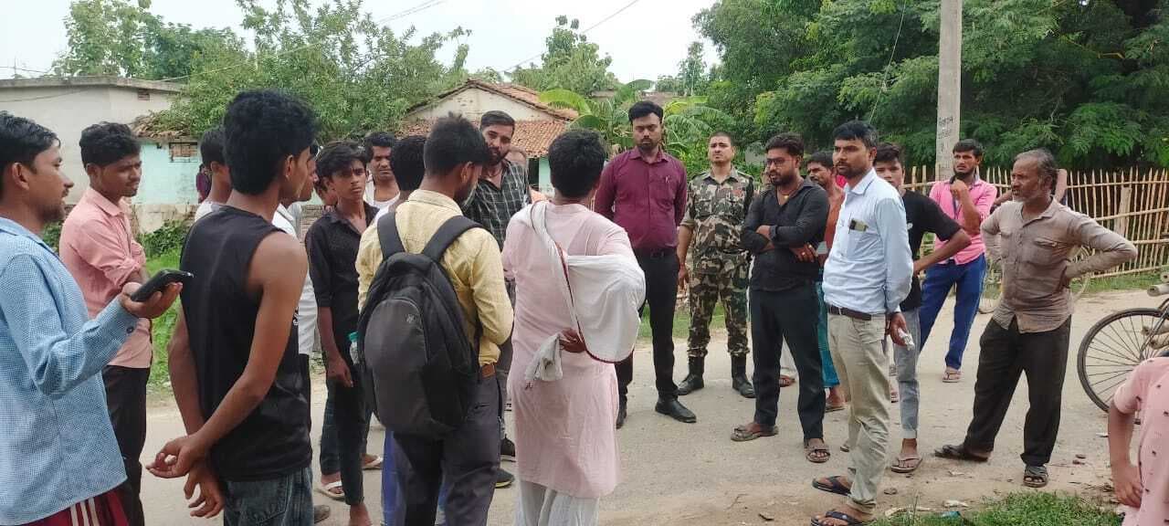 Darbhanga News: एसडीओ ने जलसंकट के बीच जलापूर्ति व्यवस्था का लिया जायजा