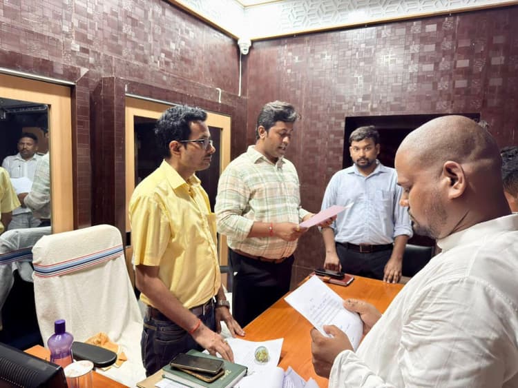 नवनिर्वाचित मुखिया व वार्ड सदस्यों को गोपनीयता की दिलायी गयी शपथ