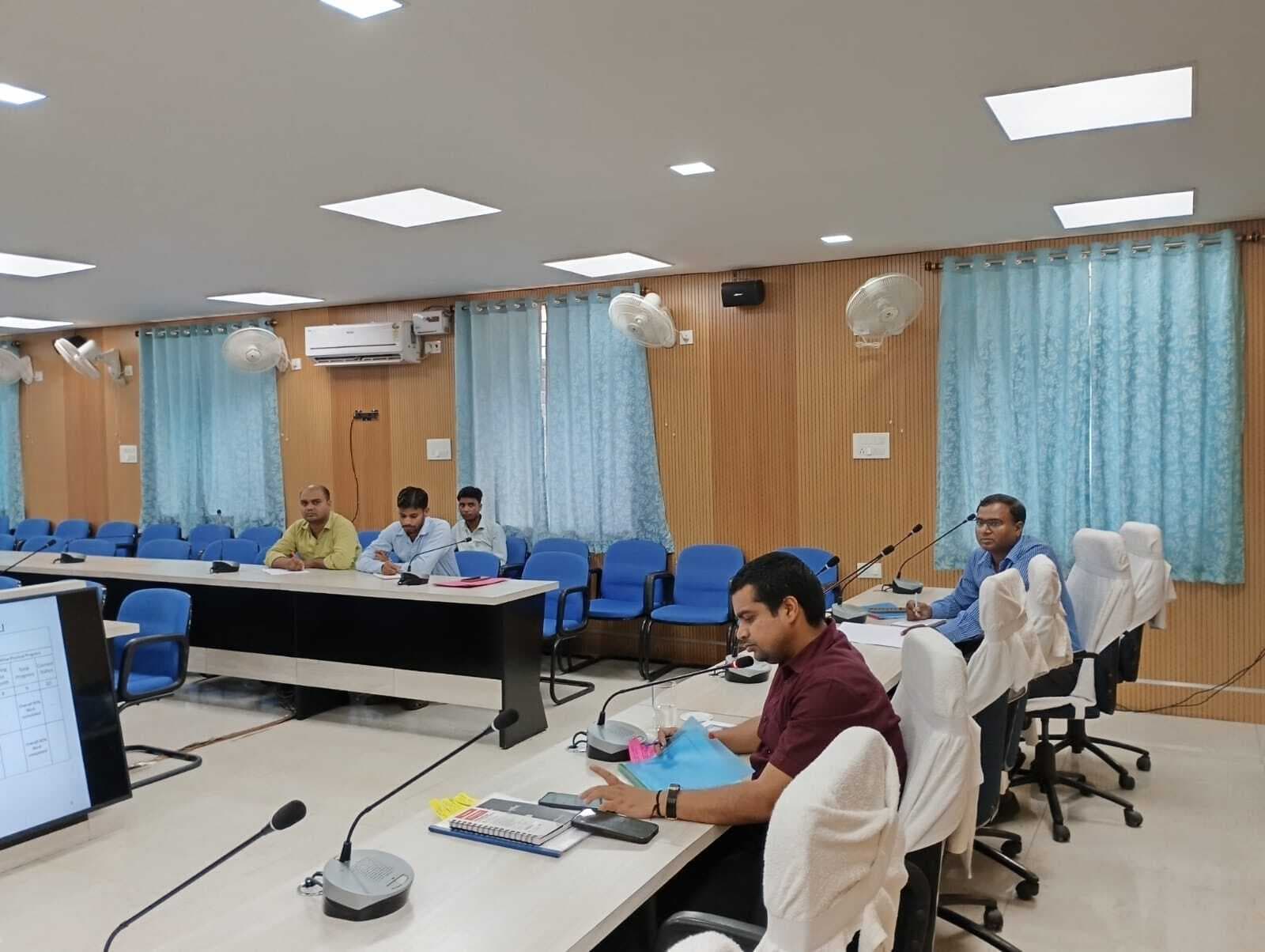 विकास योजनाओं को समय पर करें पूर्ण