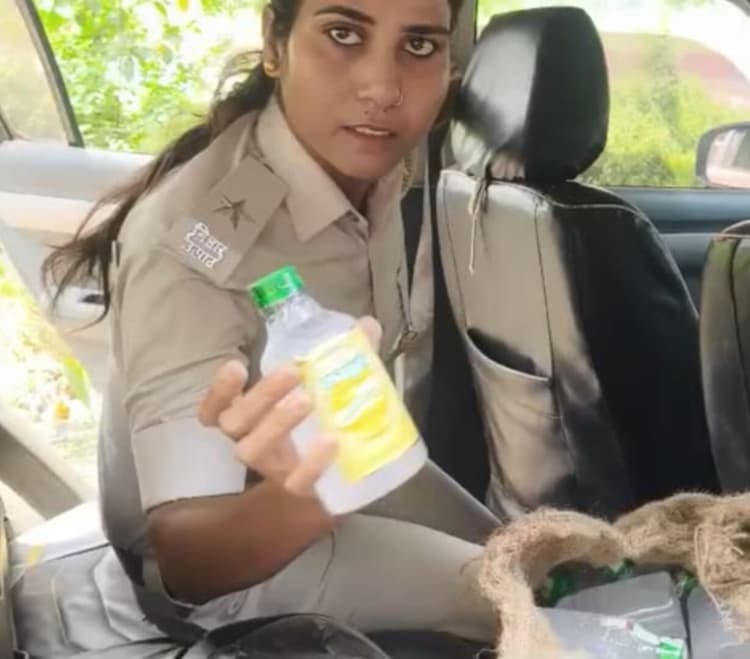 Motihari: 244 लीटर शराब के साथ तीन धराया, बाइक व टेंपो जब्त