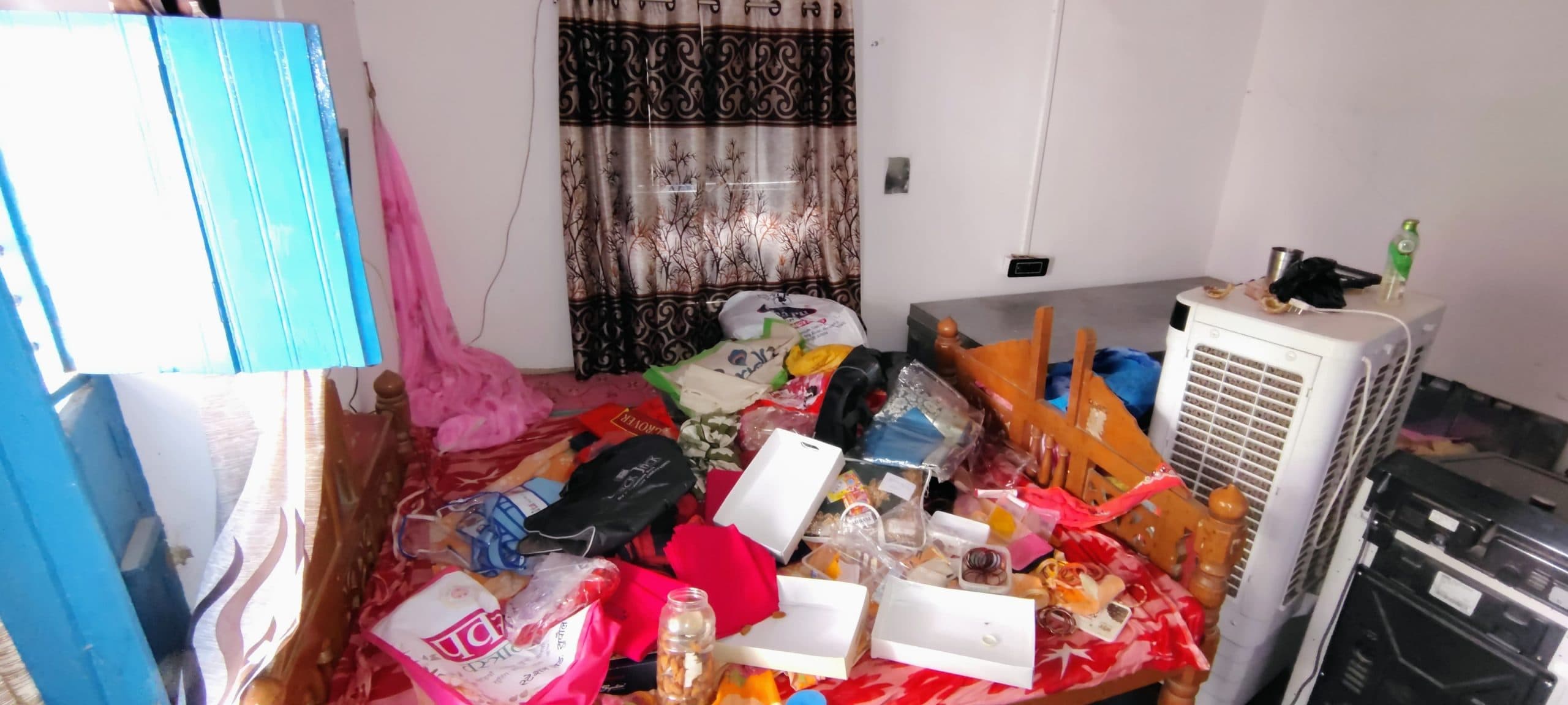 चोरों ने शिक्षक के घर में 25 लाख रुपये का सामान व नकदी चुराया