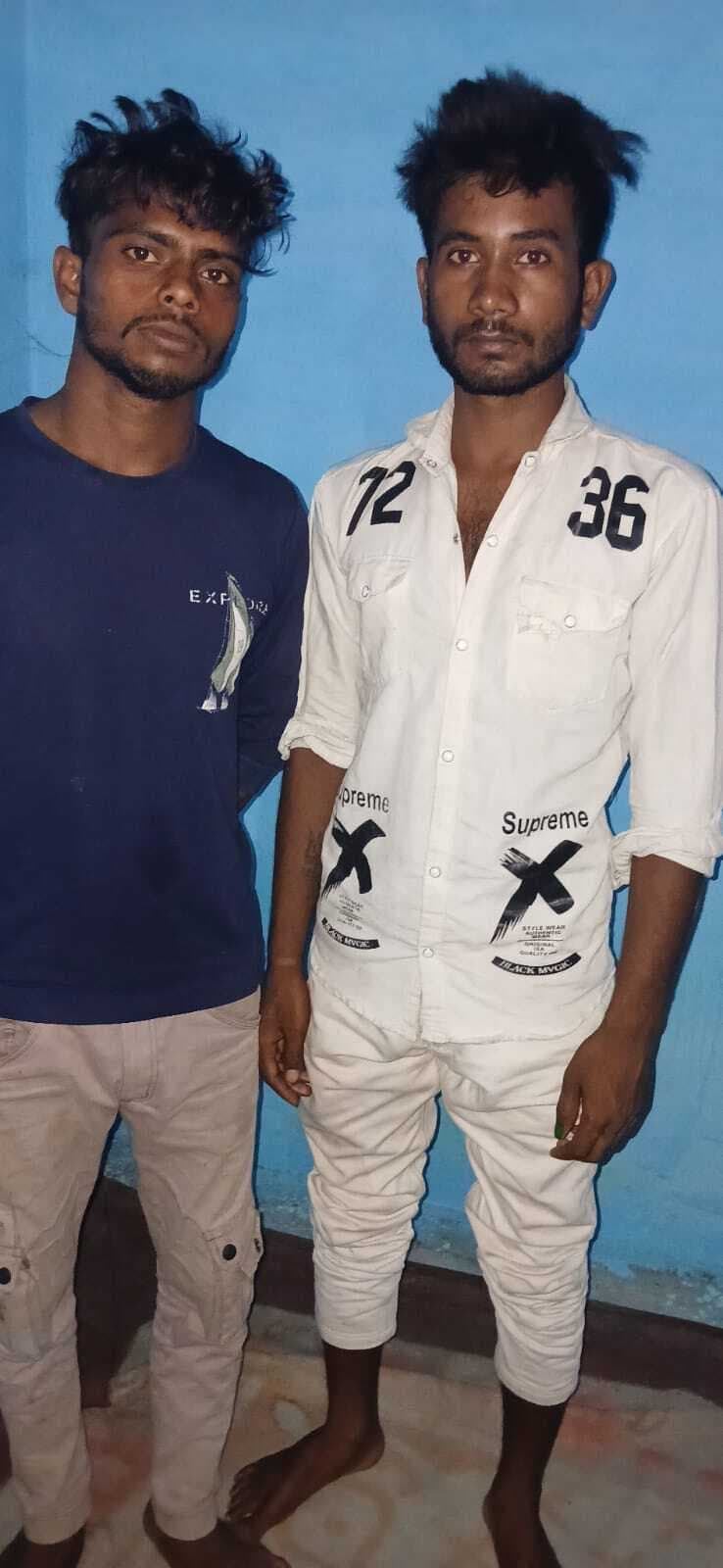 वाहन जांच के दौरान 10 कारतूस के साथ दो युवक पकड़ाया