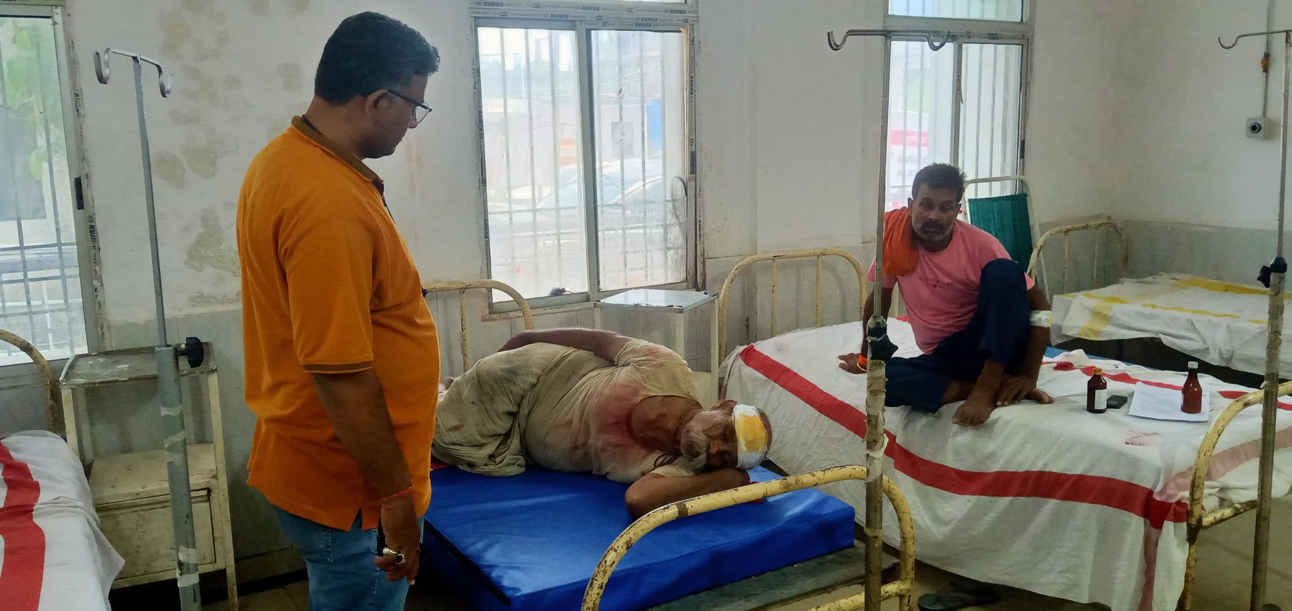 भूमि विवाद में मारपीट, बाप-बेटा घायल