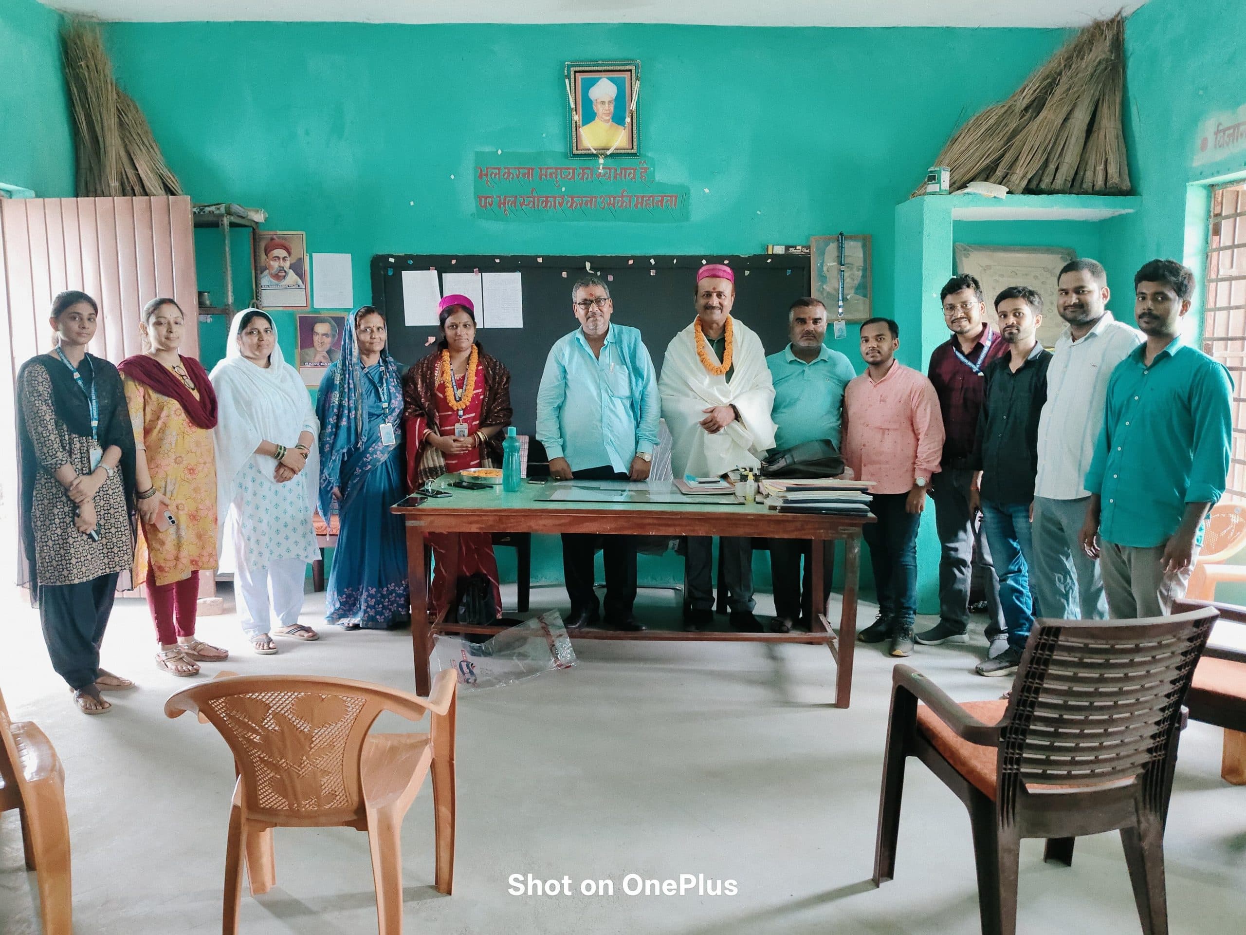 Samastipur News:चकबिदौलिया में शिक्षक को किया सम्मानित