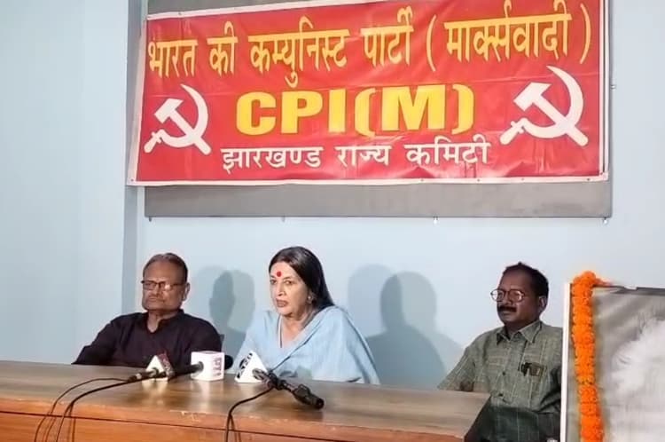 Political news : भाजपा के एजेंट की तरह काम कर रहा चुनाव आयोग : वृंदा करात