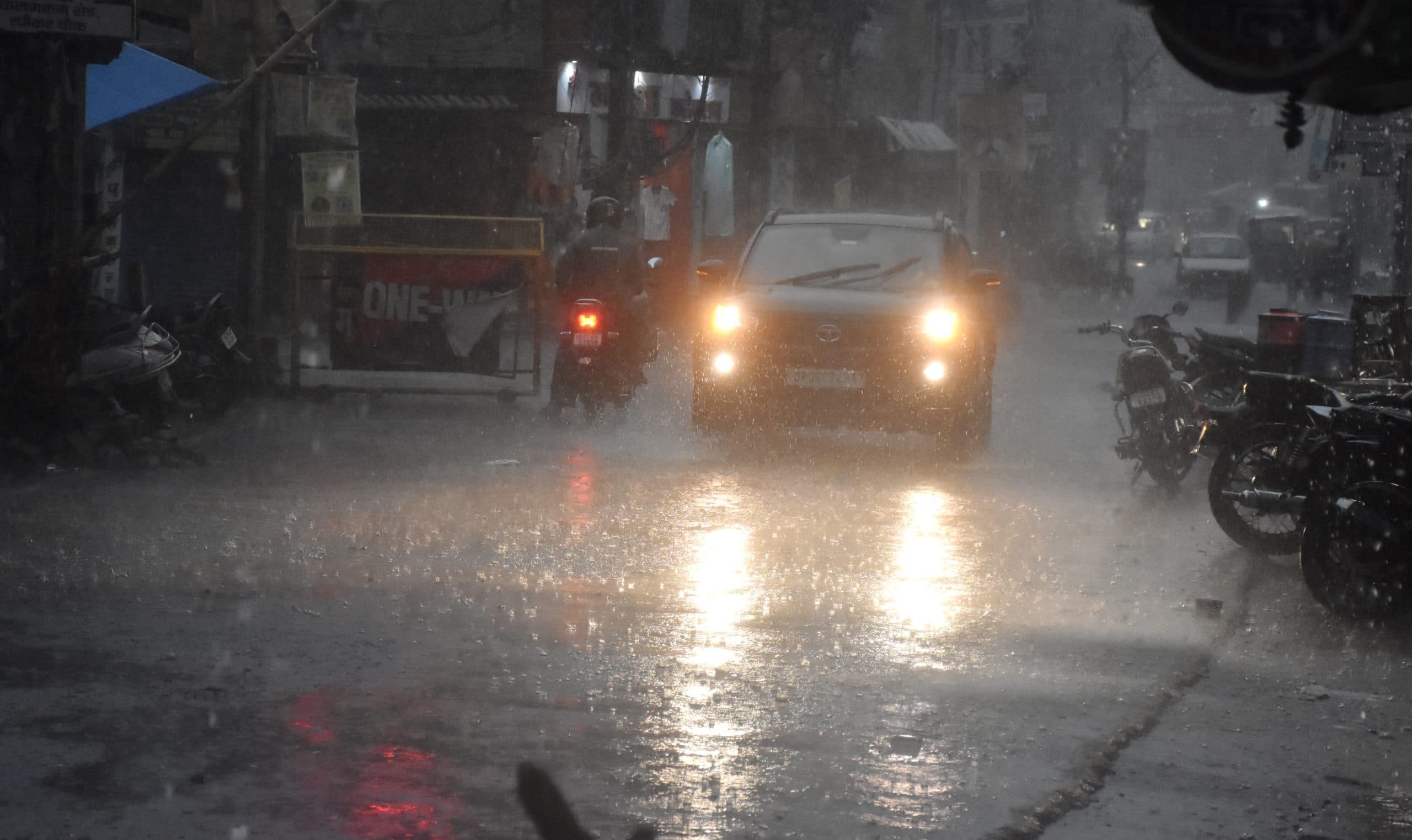 झमाझम बारिश से मिली राहत, शुक्रवार का दिन रहा सुकून भरा