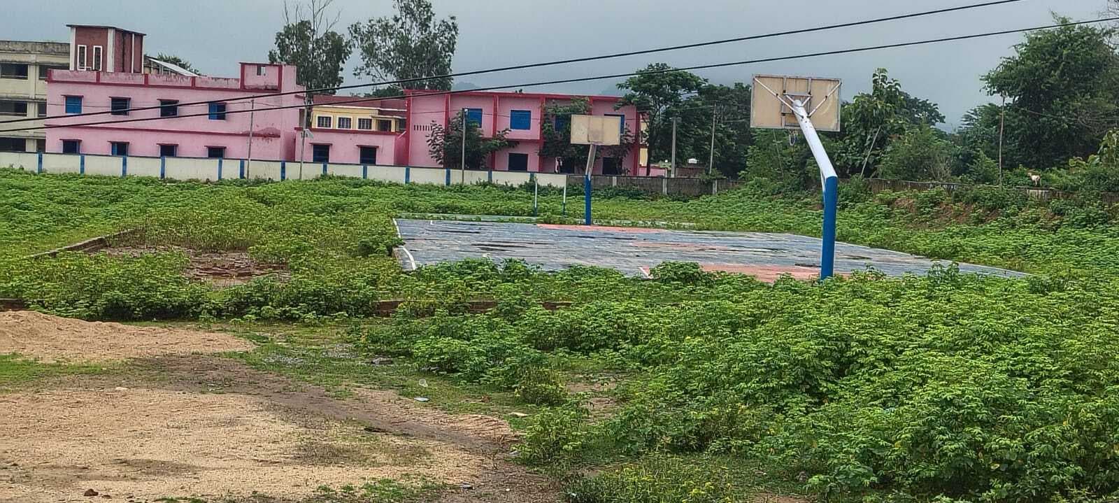 मनरेगा खेल मैदानों में अनियमितता, बच्चों और ग्रामीणों को निराशा