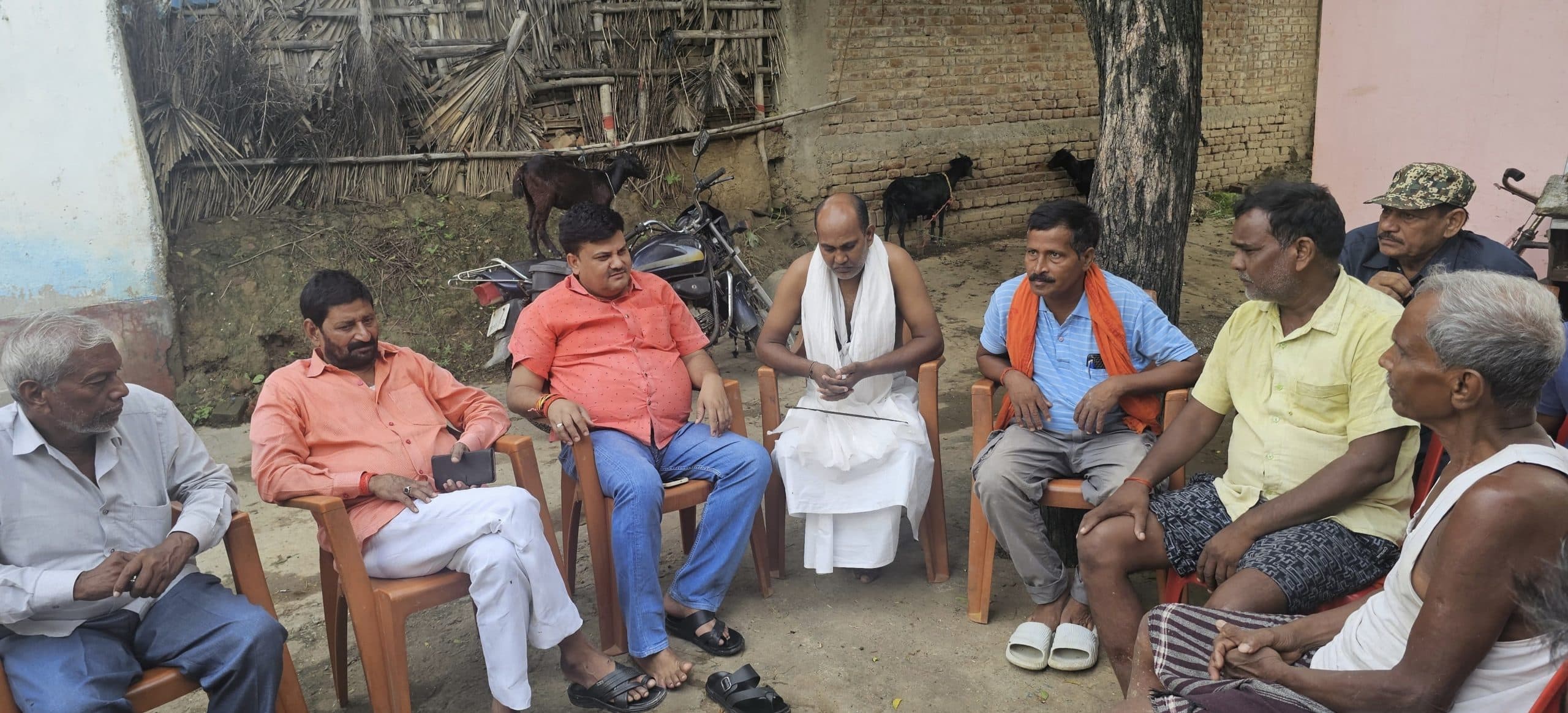 अतिपिछड़ा आयोग के सदस्य पहुंचे गुरारू, जताया शोक