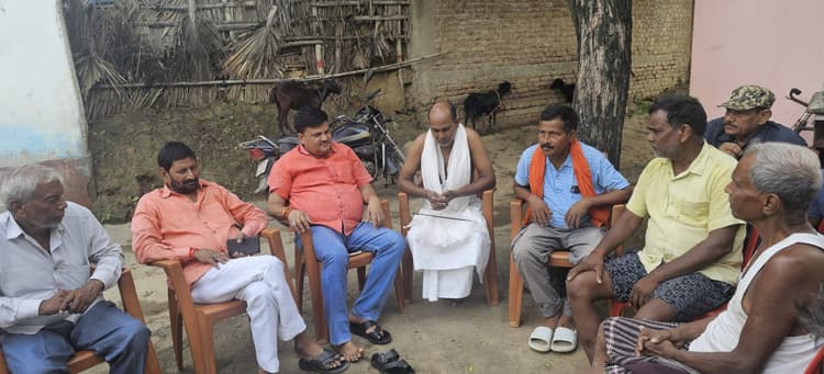 अतिपिछड़ा आयोग के सदस्य पहुंचे गुरारू, जताया शोक