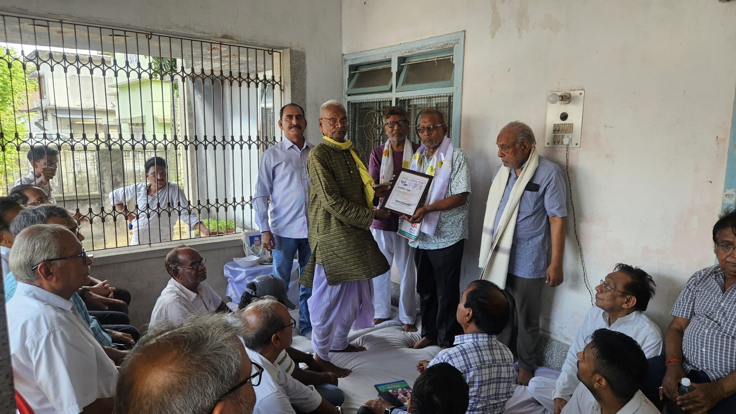 चार नेत्रदानी परिवारों को किया सम्मानित