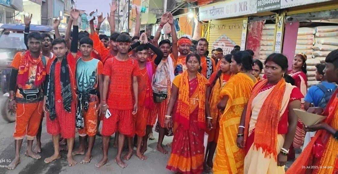 ‘बोल बम का नारा है बाबा एक सहारा है’ से गूंजा फरक्का-बरहरवा-शिवगादी मार्ग