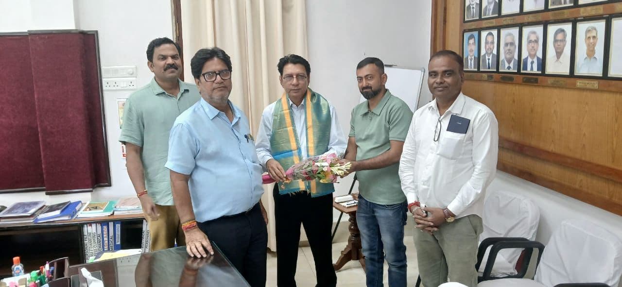 रेलवे मेंस कांग्रेस के सदस्यों ने महाप्रबंधक से की मुलाकात