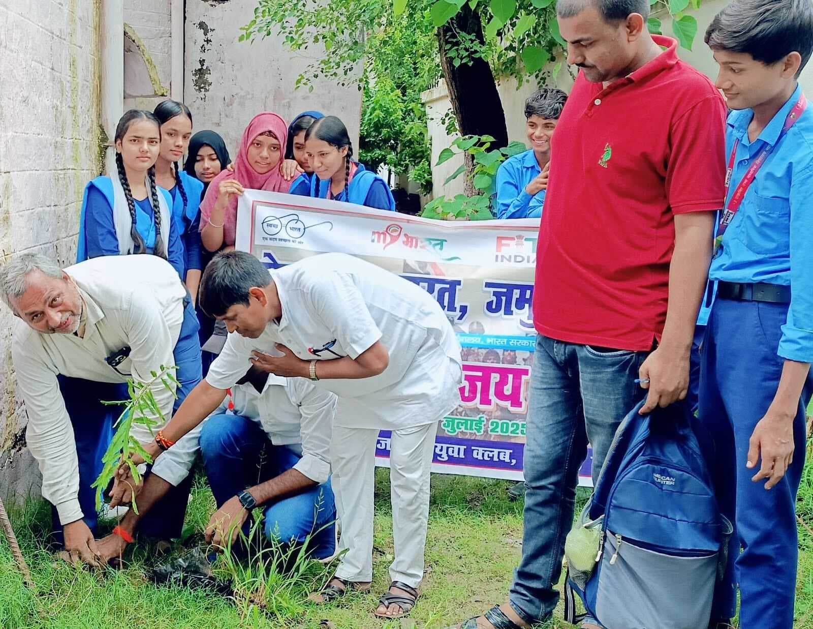 विकसित भारत के निर्माण में युवा आगे आएं