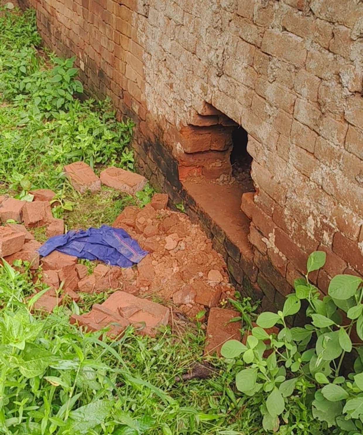 दो घरों से नकदी समेत लाखों के जेवरात व सामान की चोरी