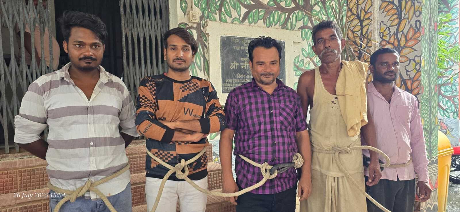 पुलिस ने सात अभियुक्तों को किया गिरफ्तार