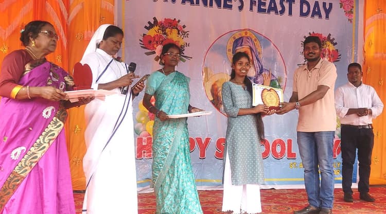 संत अन्ना बालिका उवि में फीस्ट डे मना