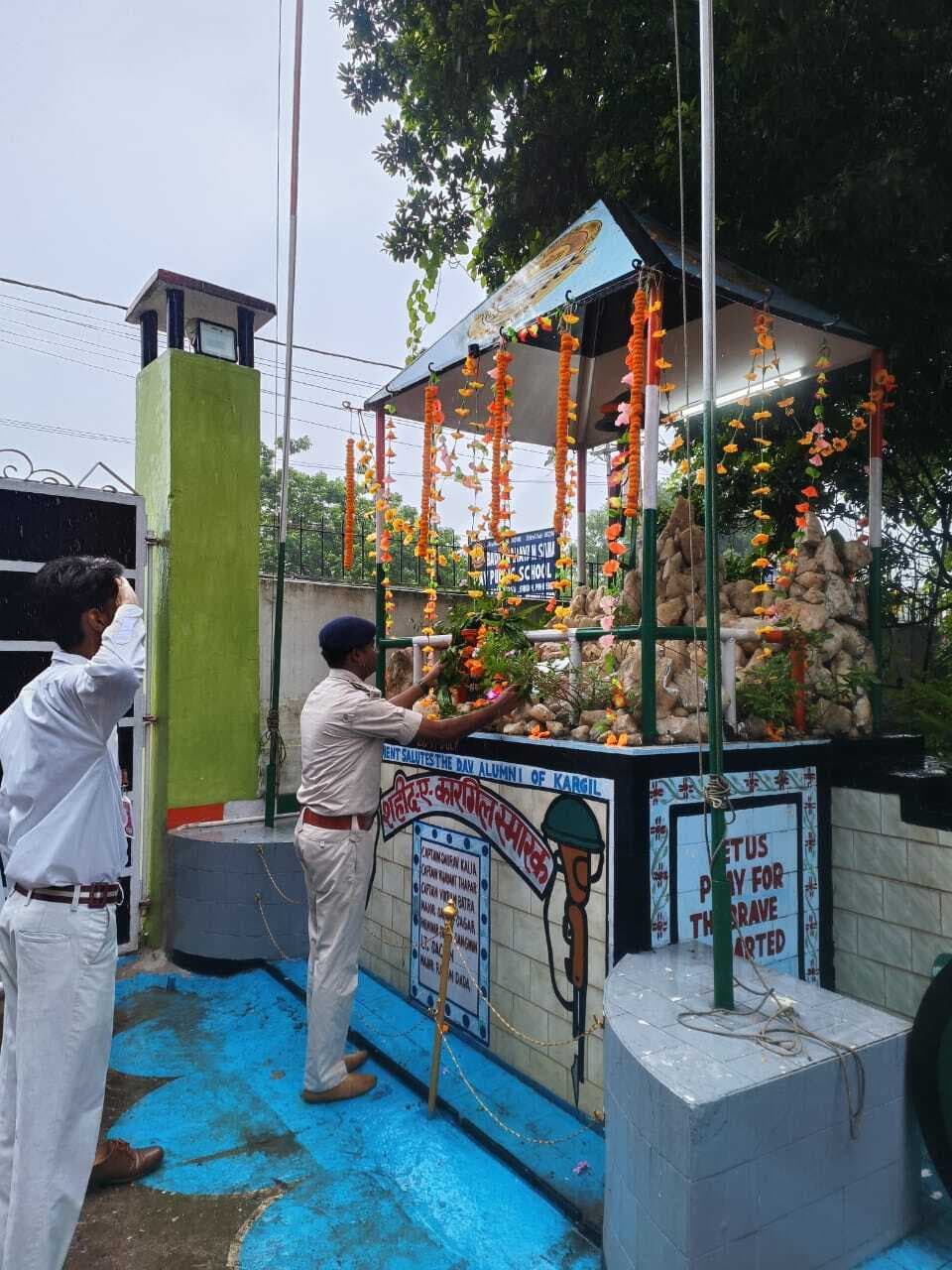 बीएनएस डीएवी में वीर सपूतों को किया गया याद