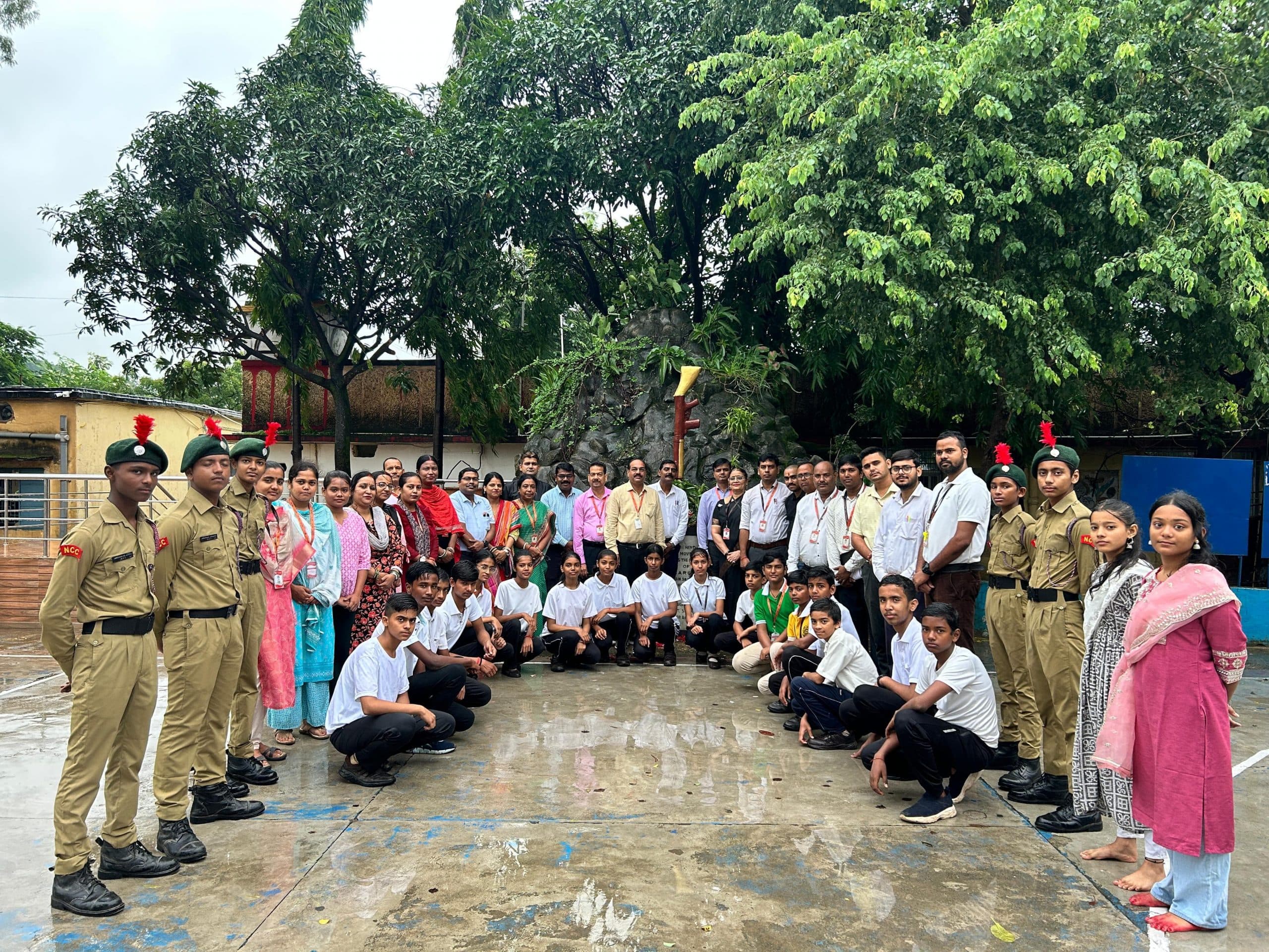 Giridih News :डीएवी सीसीएल में शहीदों को किया गया याद