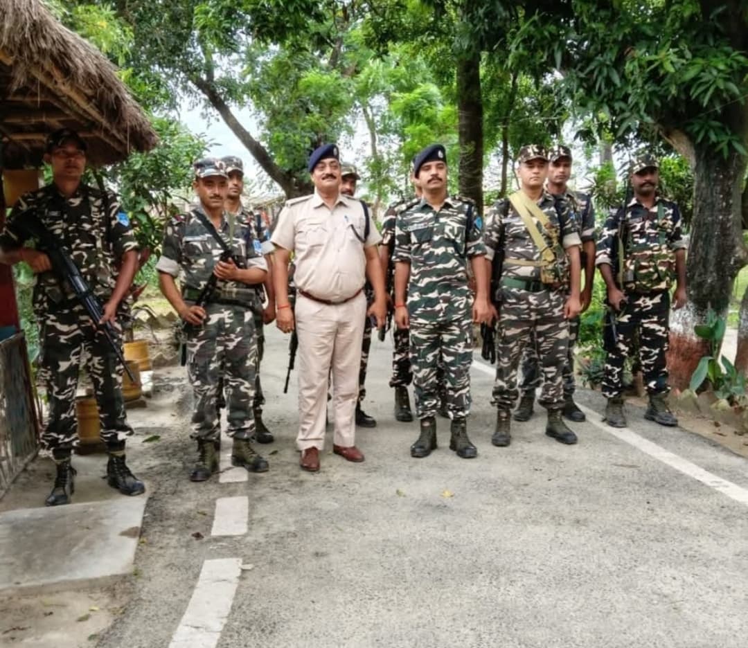 एसएसबी व पुलिस ने की वाहनों की जांच