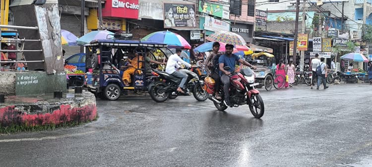 Giridih News :झमाझम बारिश से जनजीवन प्रभावित, गर्मी से मिली राहत