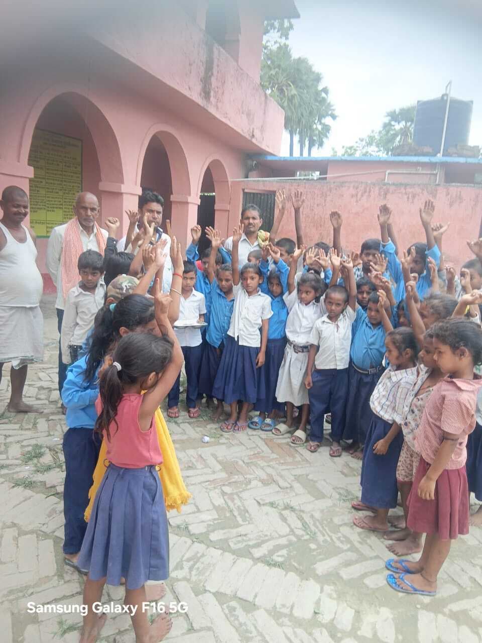 Samastipur News:एमडीएम में मिली मृत छिपकली, भूखे रह गये स्कूल के बच्चे