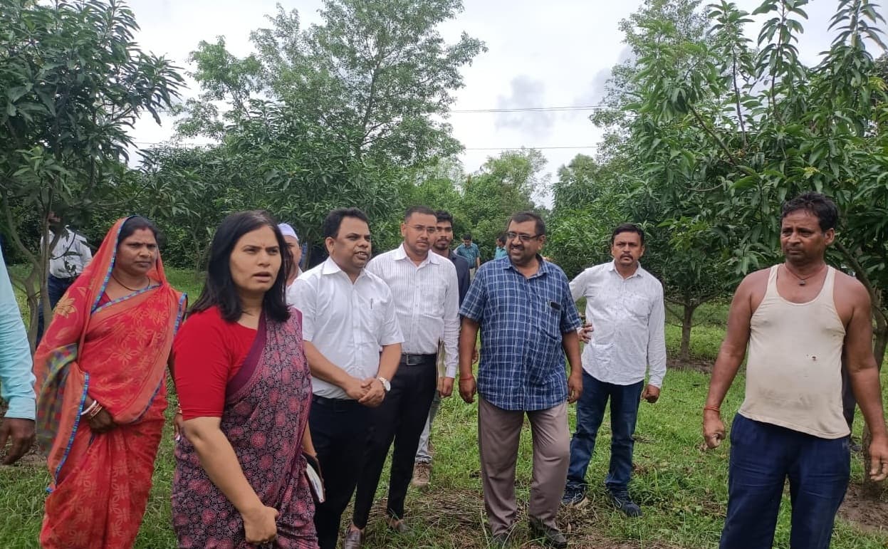 Bokaro News : जिले के पदाधिकारियों ने विभिन्न पंचायतों का किया भ्रमण