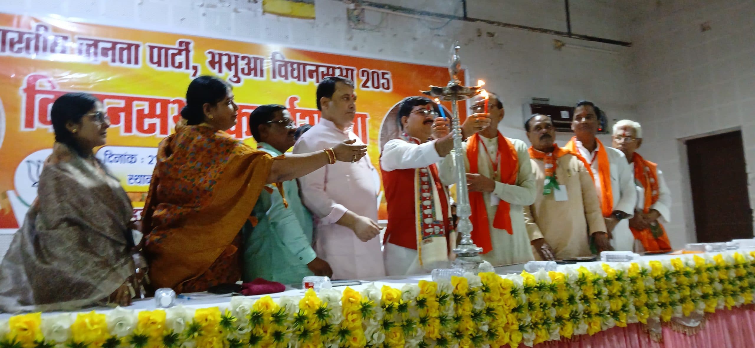 राज्य व केंद्र सरकार की योजनाओं को डोर-टू-डोर जाकर बताएं कार्यकर्ता : अशोक भट्ट