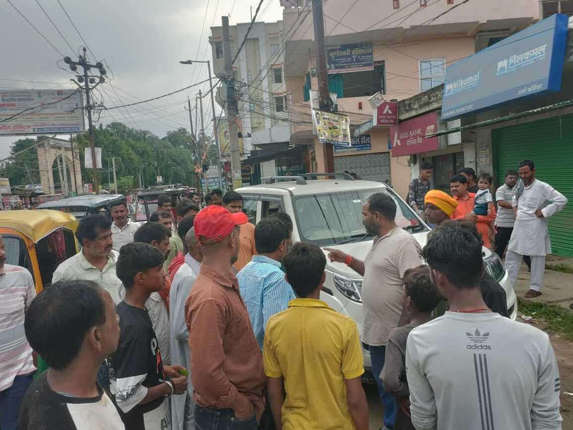 बंदोबस्त पदाधिकारी के चालक से मारपीट कर चाबी छीन कर भागे बदमाश