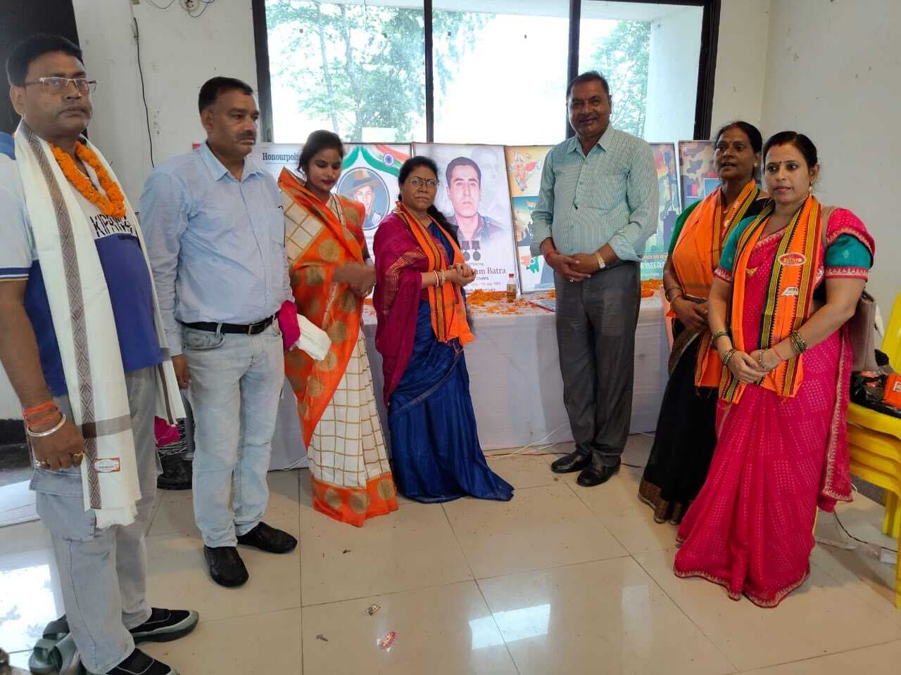 शहीद जवानों को दी श्रद्धांजलि, सेवानिवृत्त जवानों को किया सम्मानित