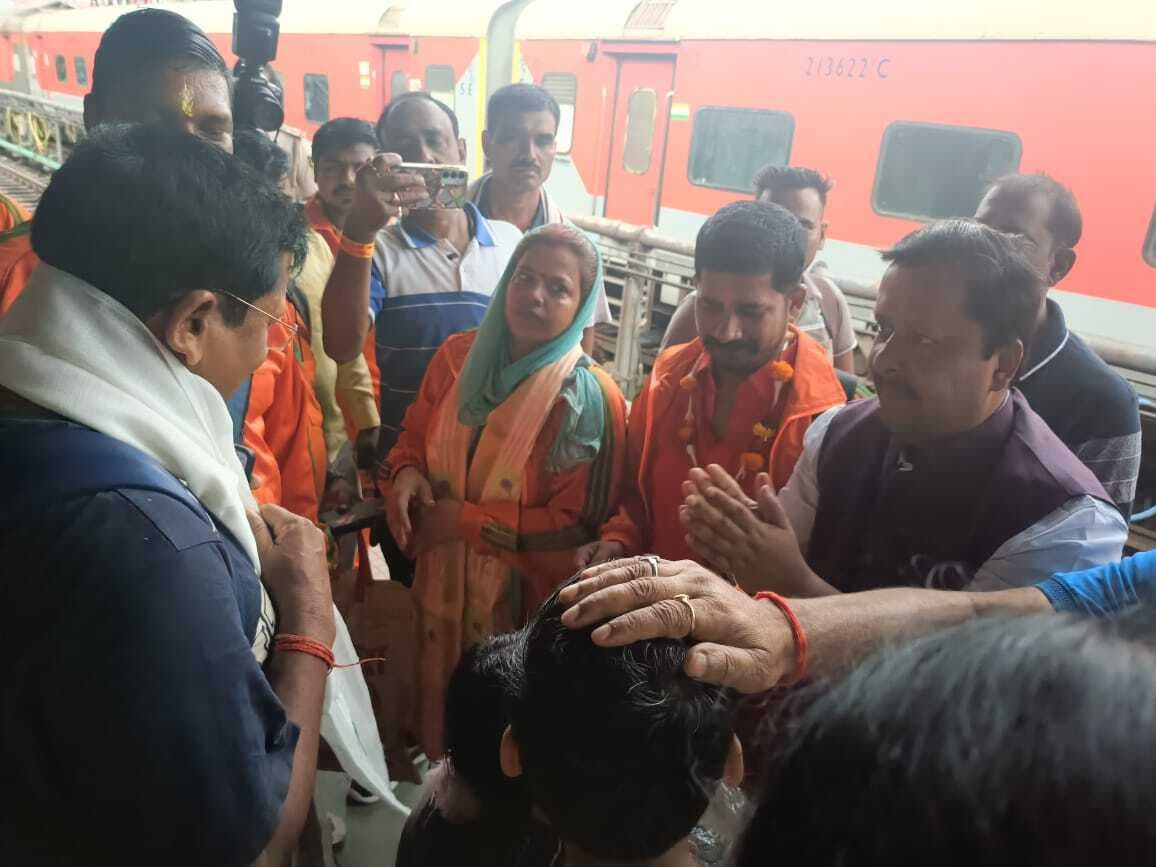 अमरनाथ यात्रा पर जा रहे श्रद्धालुओं को मंत्री ने पटना में किया स्वागत