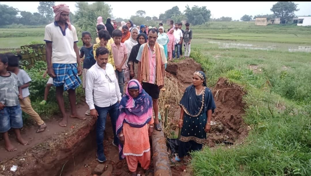 Giridih News :लक्षणटुंडा से प्रेमटांड़-बरमसिया तक जानेवाला मुख्य ग्रामीण मार्ग बदहाल