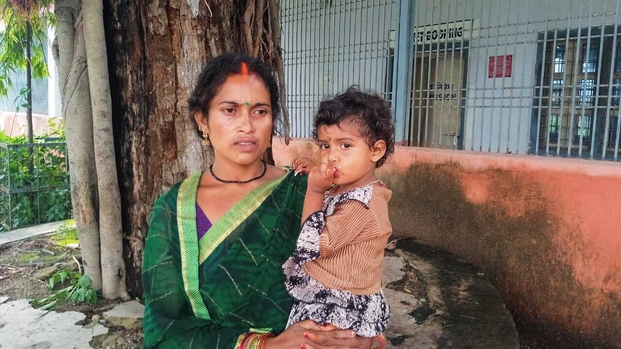 Giridih News: पति से अधिकार पाने, देवघर से गांडेय पहुंची महिला