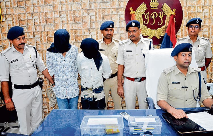 Patna News : फ्लैट में साथियों के साथ अपराध की साजिश रच रहे दो गिरफ्तार