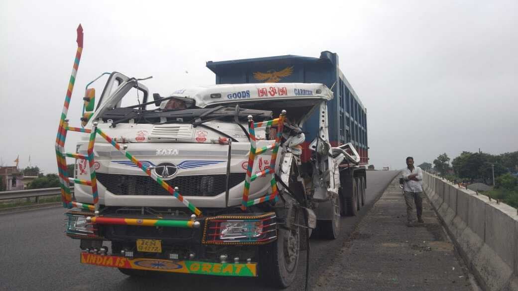 जीटी रोड पर तेज रफ्तार तीन ट्रक भिड़े, उड़े परखचे