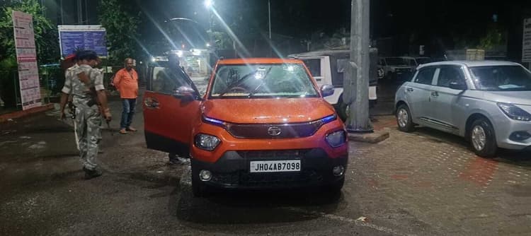 कार के धक्के स अधेड़ घायल